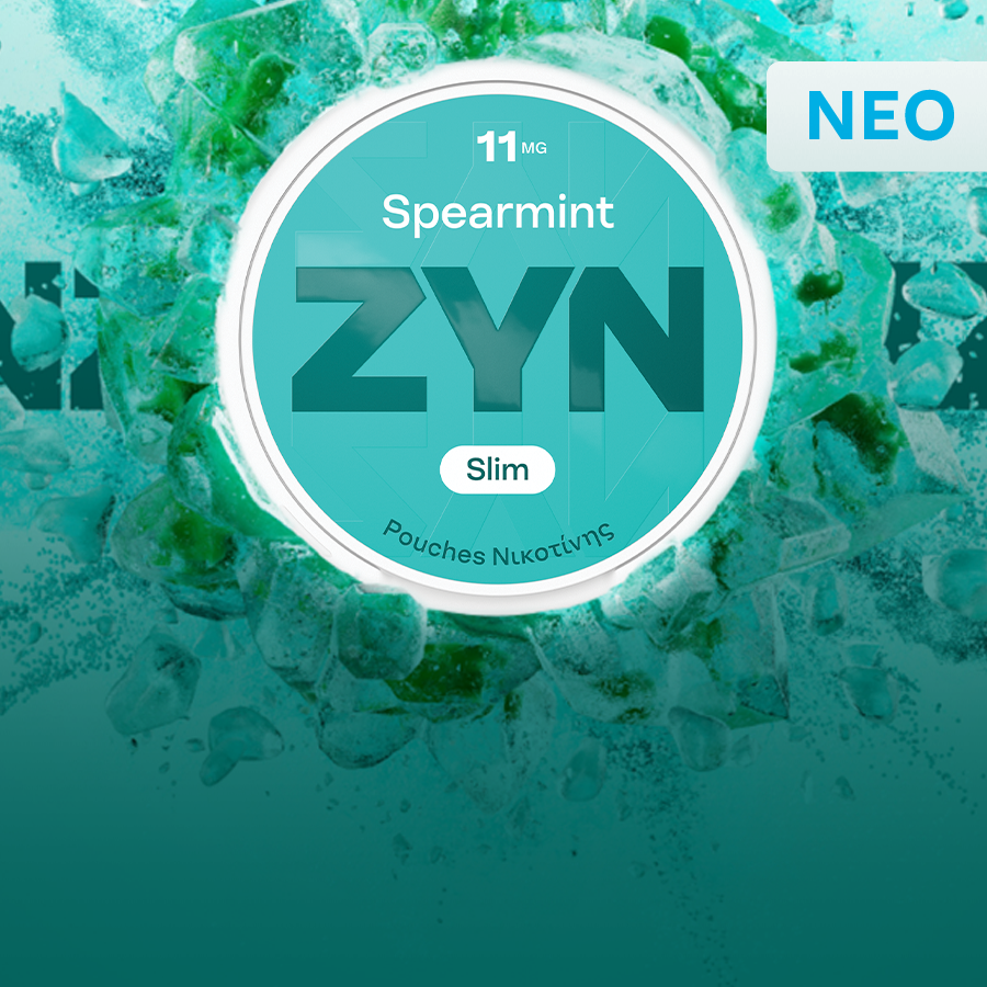 2 κουτιά ZYN σε γαλάζιο φόντο