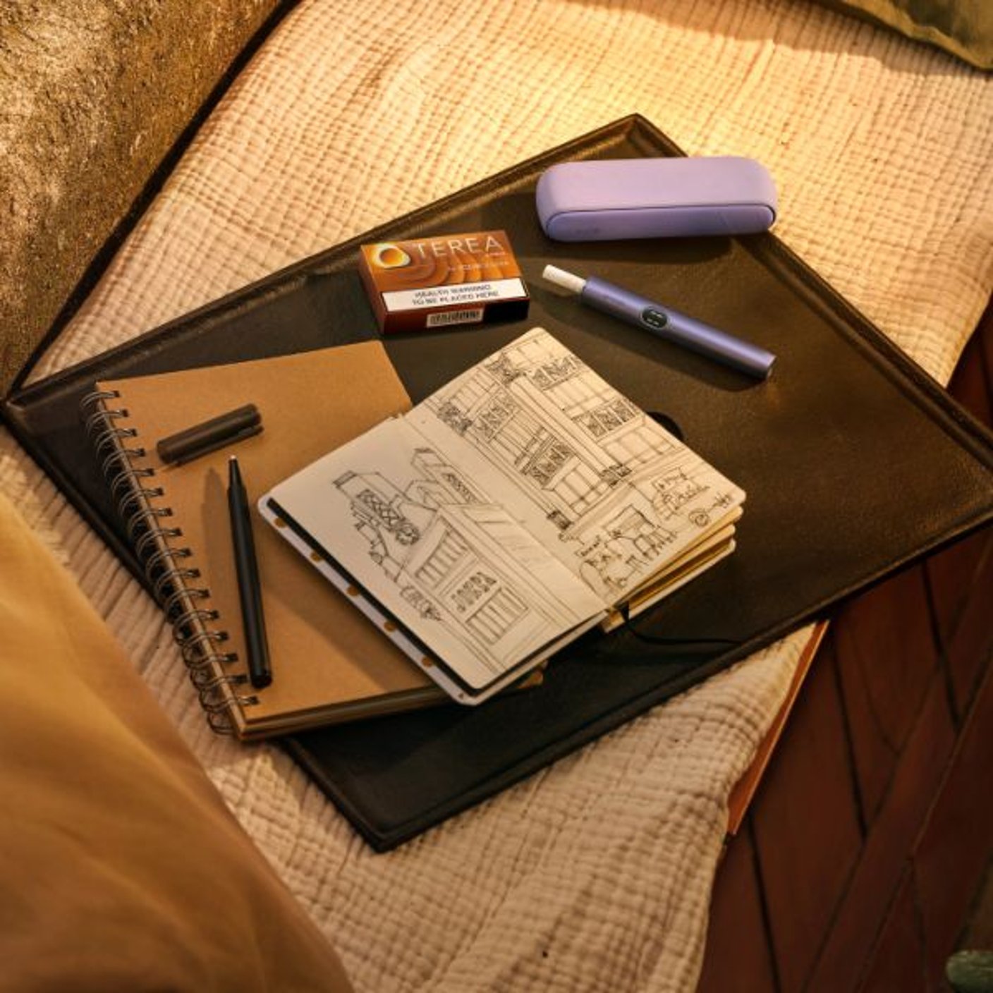 An IQOS ILUMA i device in Digital Violet color.