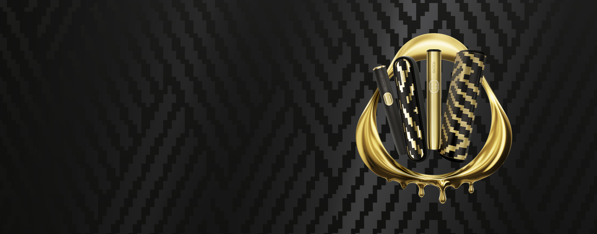 IQOS ILUMA i x Seletti and IQOS ILUMA i PRIME x Seletti Limited Edition συσκευές μέσα σε ένα χρυσό IQOS logo.