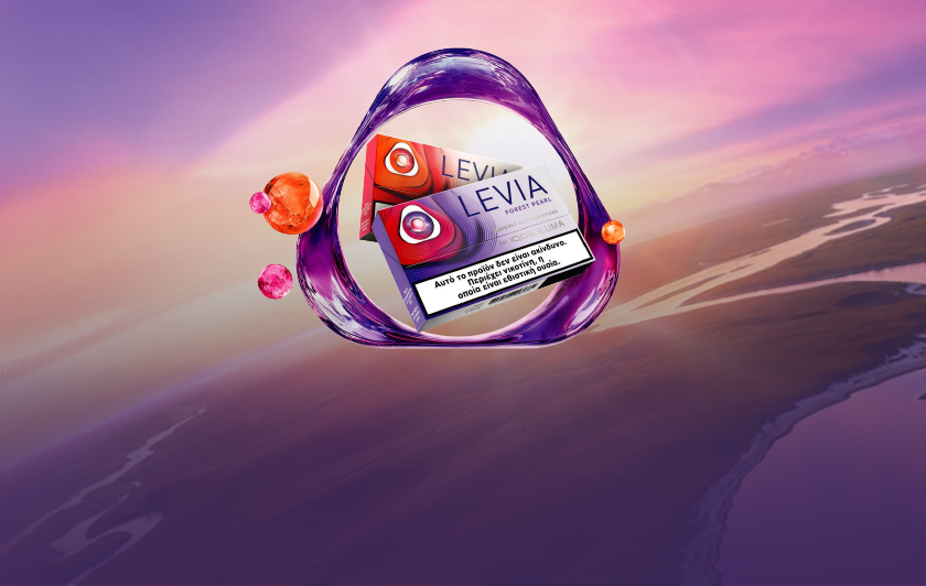 Δύο πακέτα LEVIA Pearls κυκλωμένα από το λογότυπο IQOS με φόντο τοπίο με ηλιοβασίλεμα.