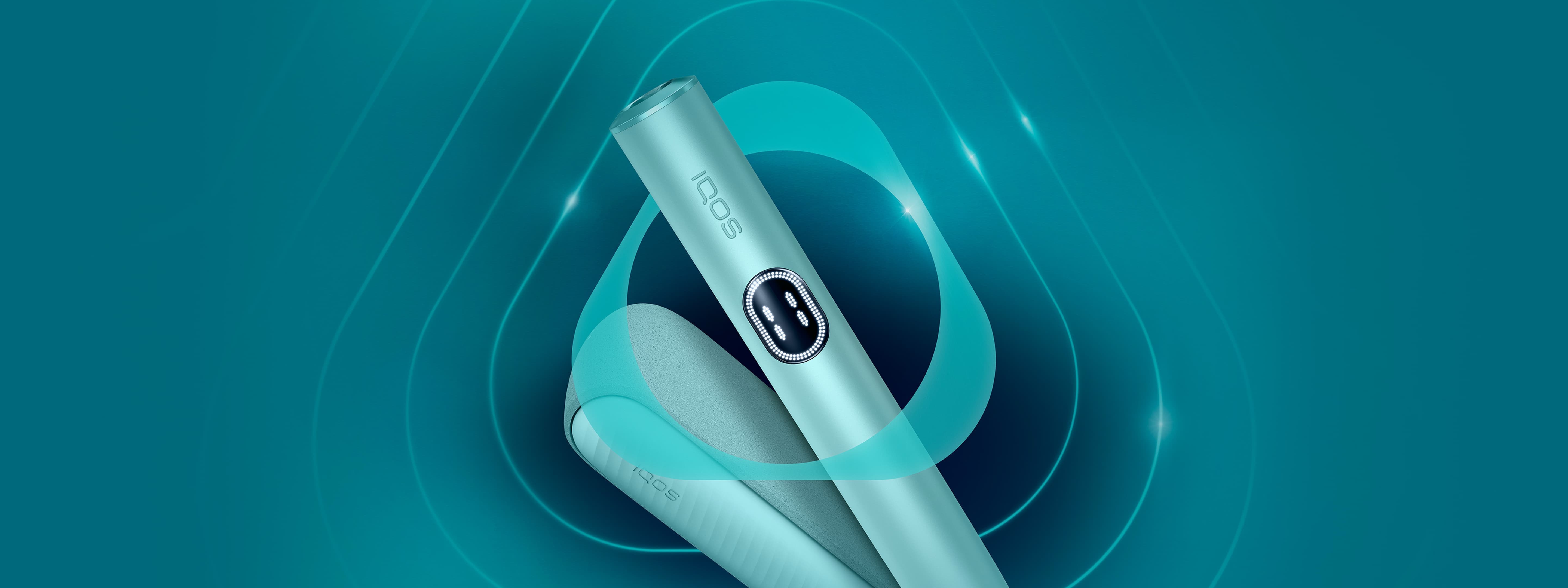 Blue Breeze IQOS ILUMA I συσκευή σε βαθύ τιρκουάζ φόντο και το λογοτυπο του IQOS