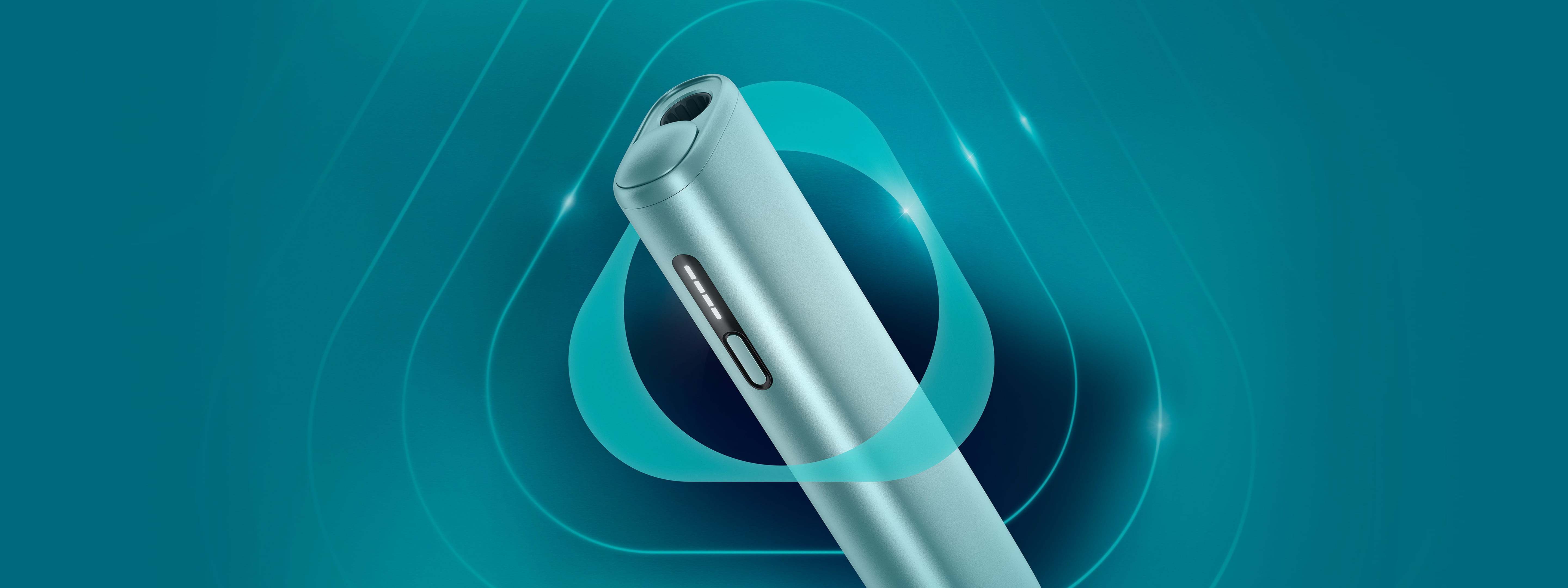 Blue Breeze IQOS ILUMA i ONE συσκευή σε βαθύ τιρκουάζ φόντο και το λογοτυπο του IQOS