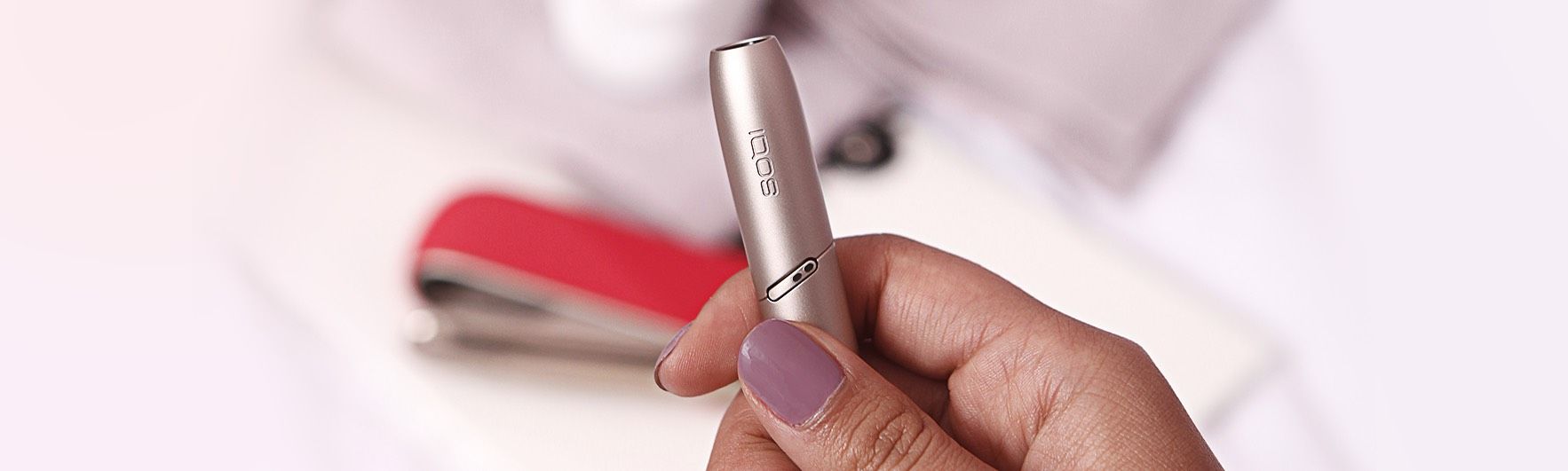 female hand holding an IQOS 3 DUO holder