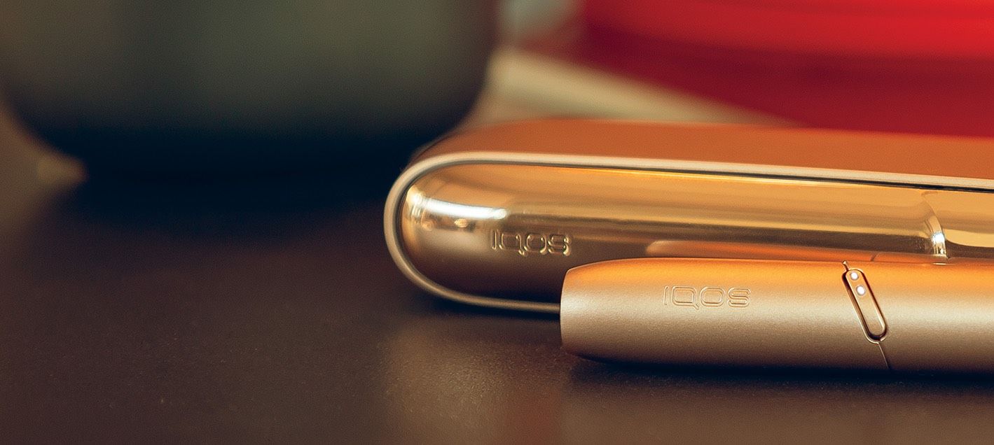 IQOS 3 DUO Gold on a table